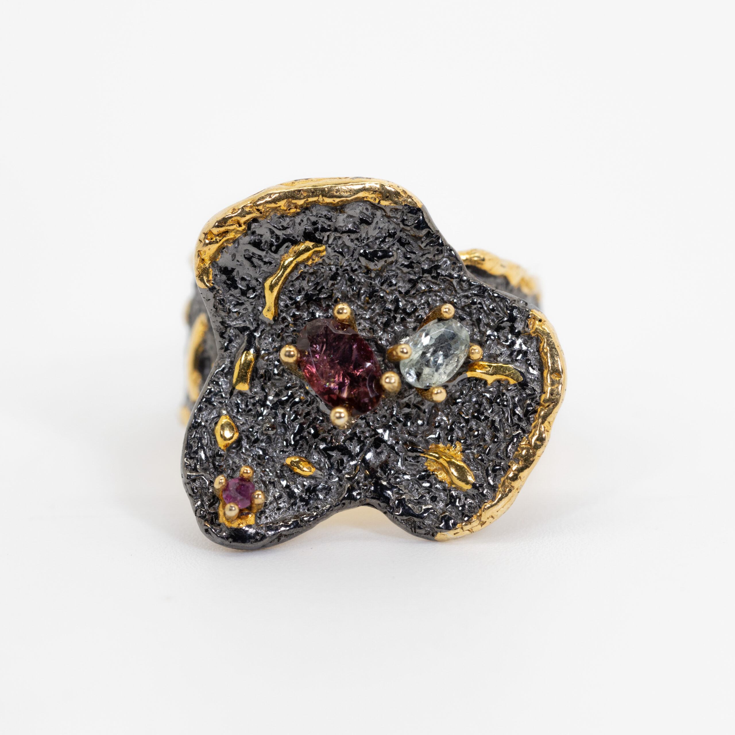 Organic Multi-Gem Ring in Mixed Metals