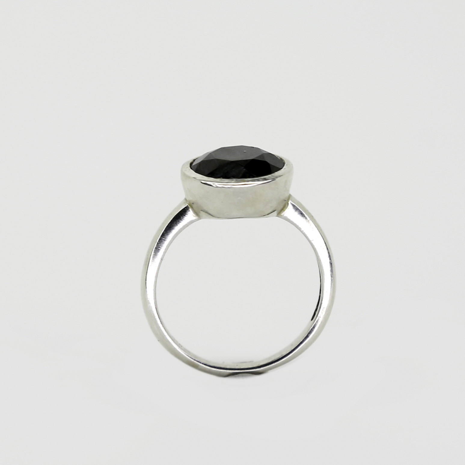Faceted Black Spinel Tubed Solitaire Ring - Image 2