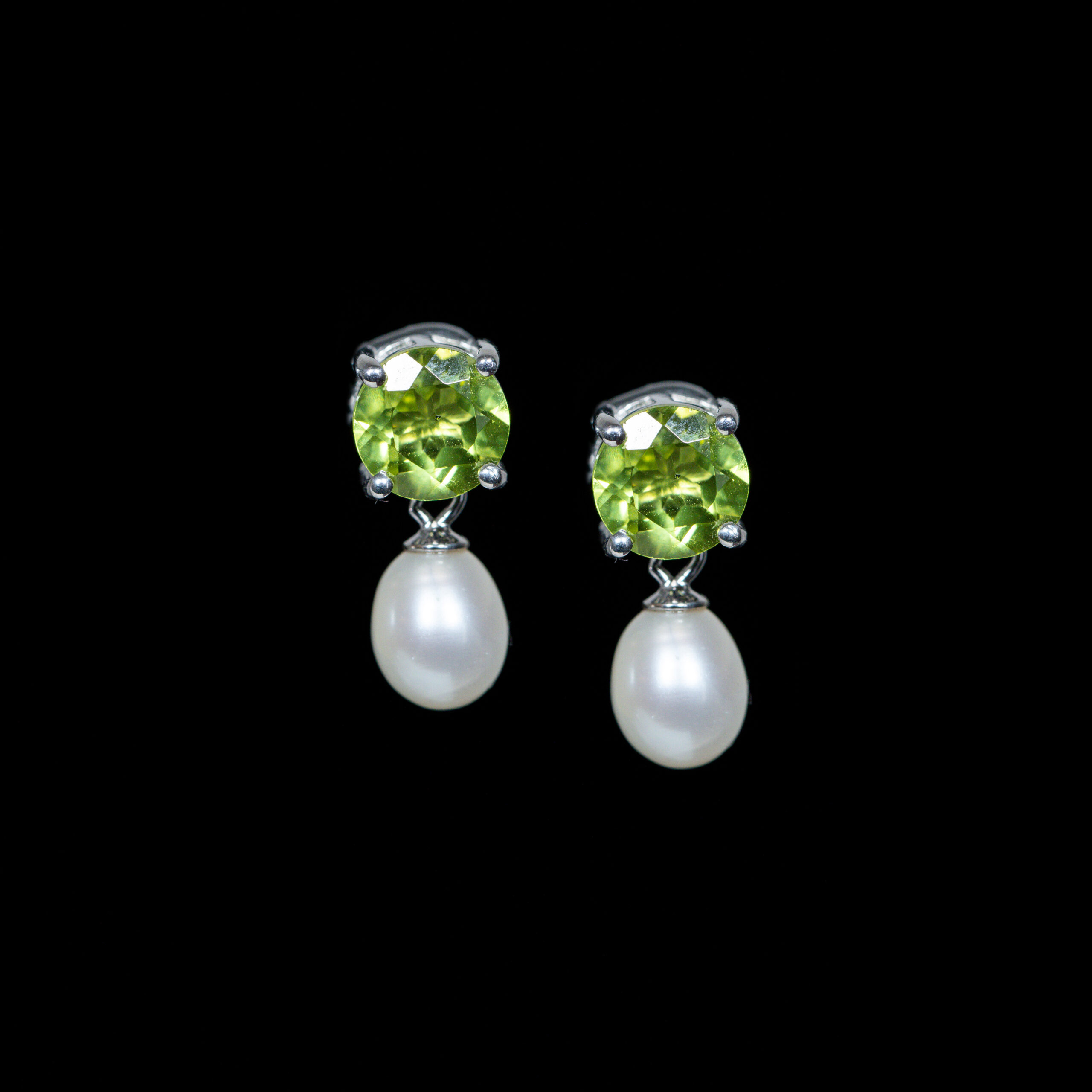 Peridot Cushion-Cut Top with Freshwater Pearl Drop Earrings