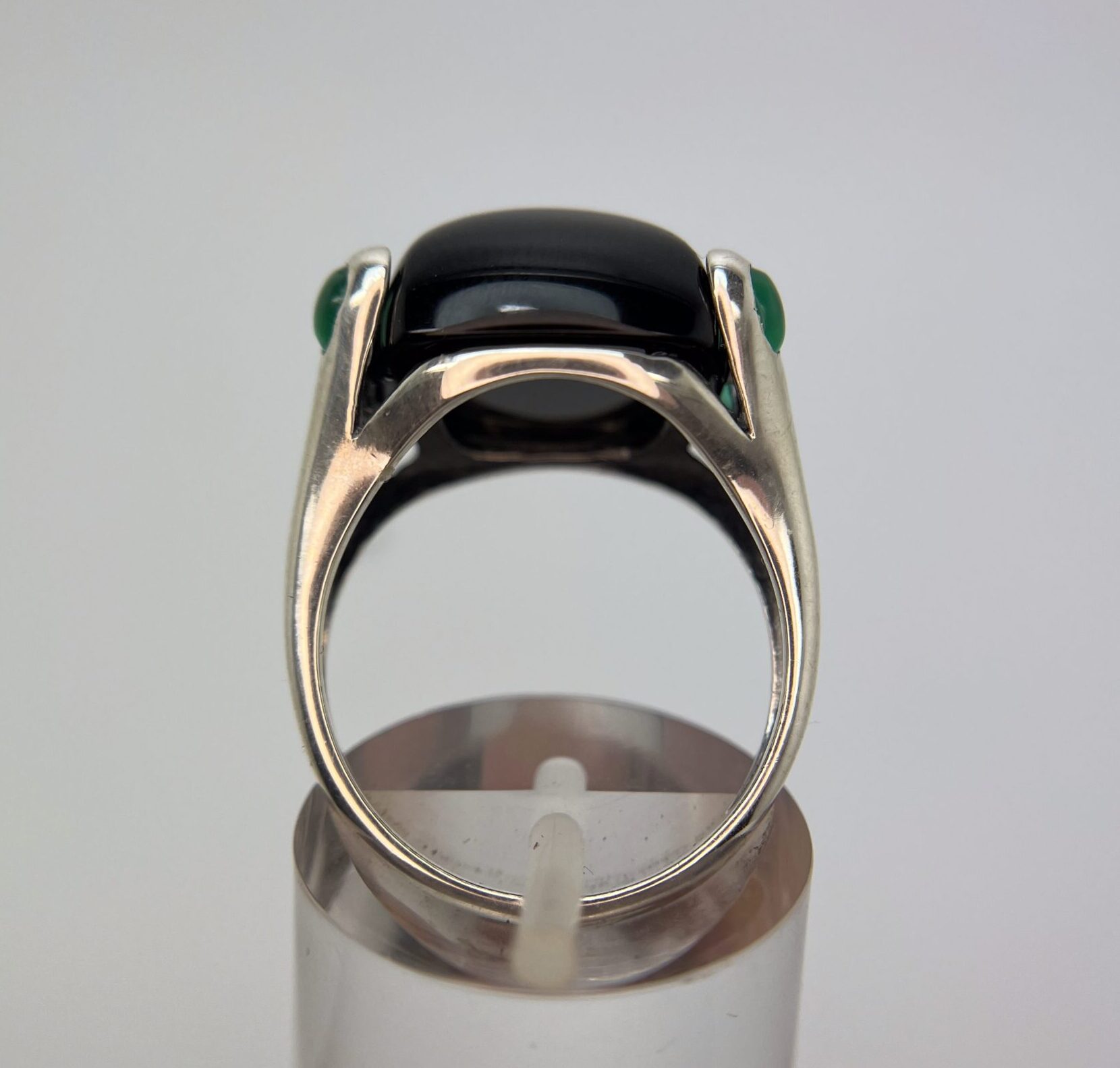 Onyx Sugar Loaf Ring with Green Agate Sides - Image 2