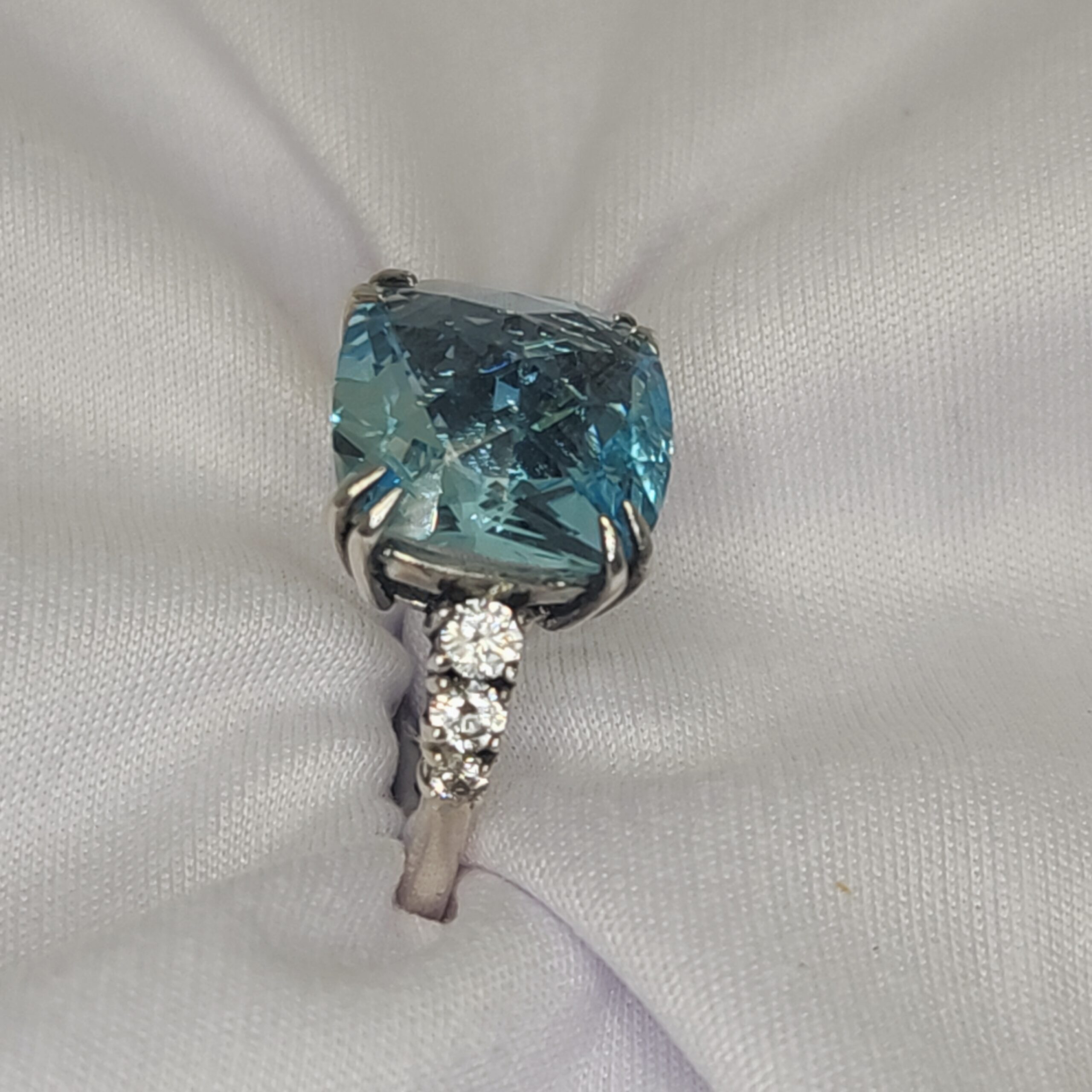 Cushion Cut Blue Topaz Ring with Tapered White Topaz Sides and Double Claws - Image 2